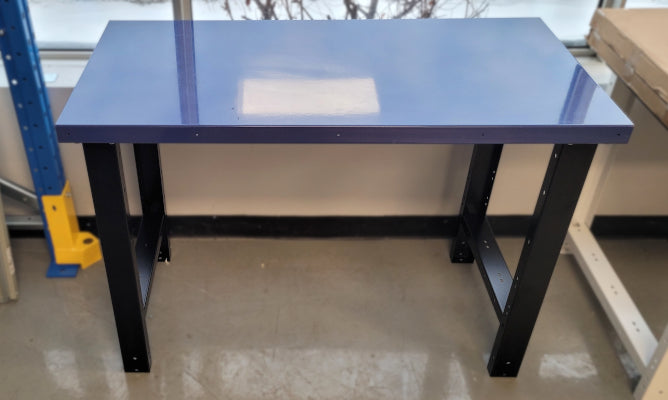 TAB482432-bb TABLE DE TRAVAIL ROUSSEAU - DESSUS EN ACIER PEINT, BLEU ET NOIR, 48x24x32H EN STOCK CHEZ PEDLEX